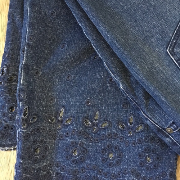 Chico’s So Slimming Eyelet Hem GF Crop Pants Indigo size 4 (20) - Picture 2 of 6